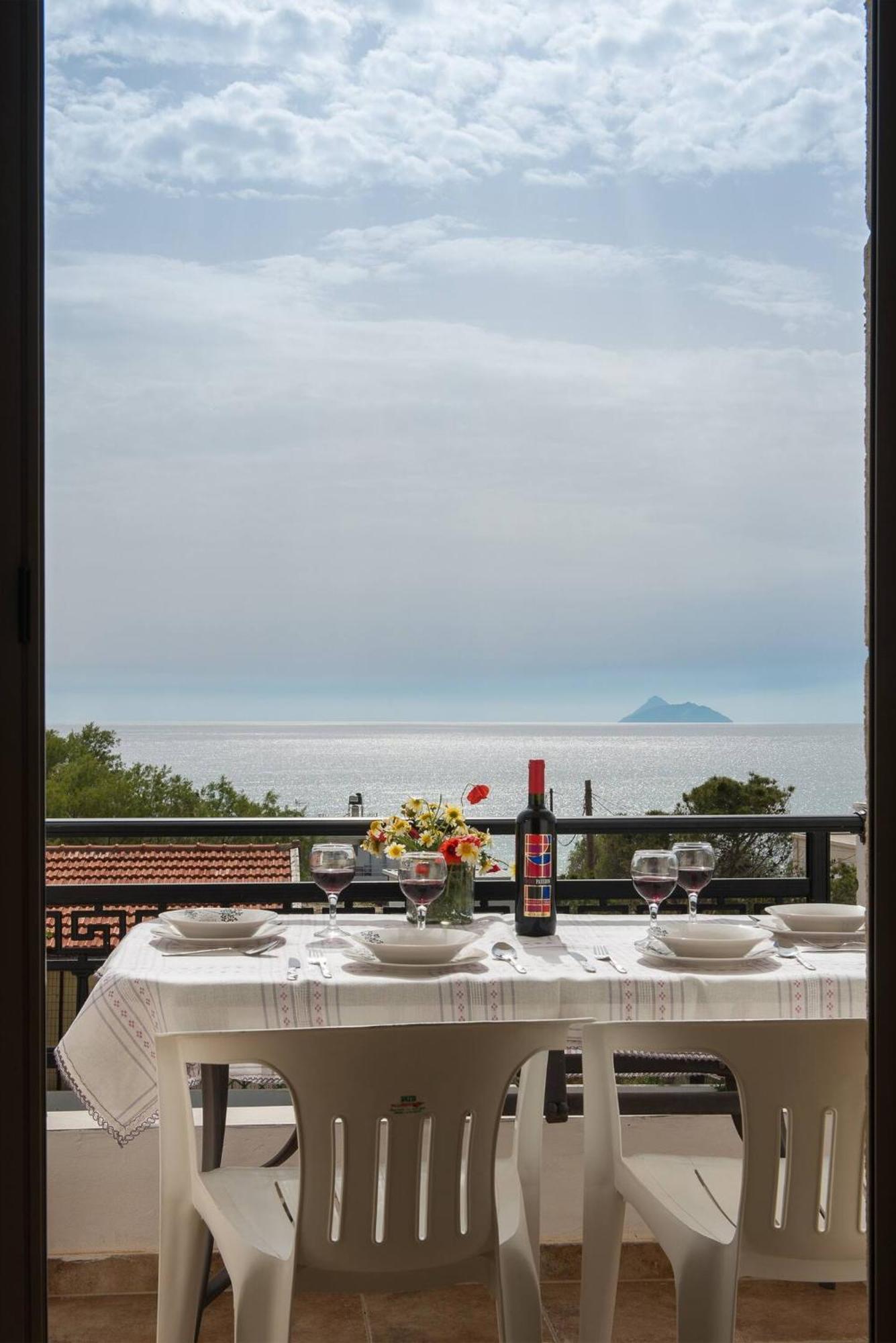 Sofia Apartment, With Sea & Mountain View Apartment Kalamaki (Heraklion)