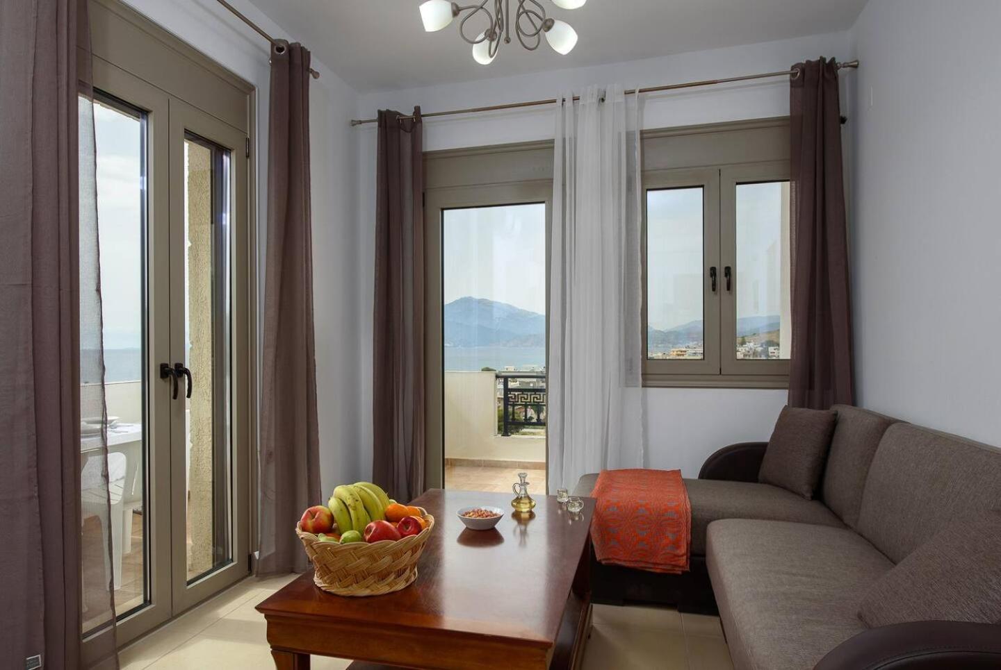 Sofia Apartment, With Sea & Mountain View Apartment Kalamaki (Heraklion)