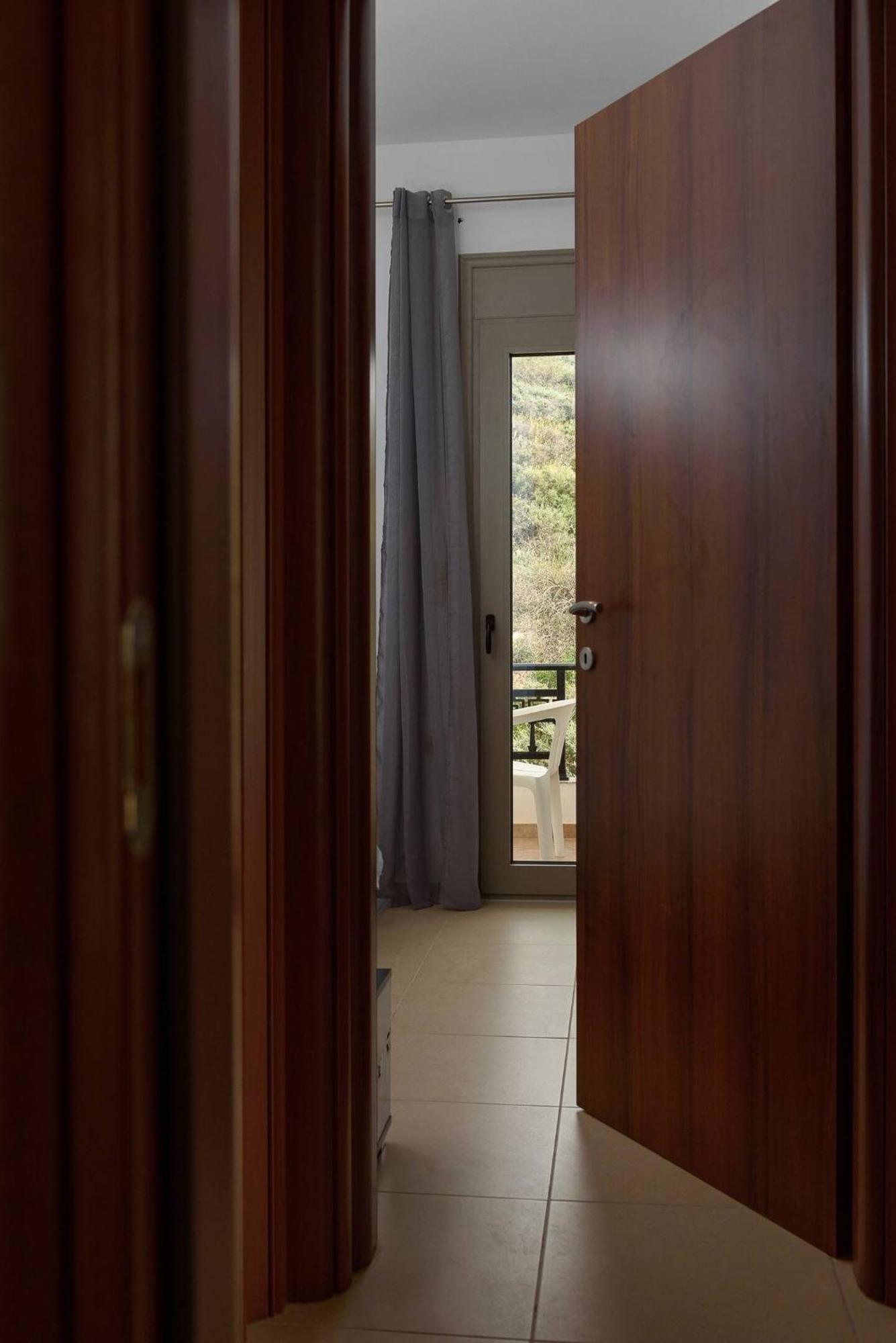 Sofia Apartment, With Sea & Mountain View Kalamaki (Heraklion)